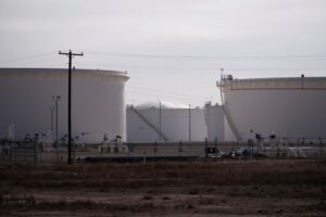 Oil prices hold steady on expected...