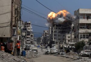 Israel sends tanks into Gaza's Deir...